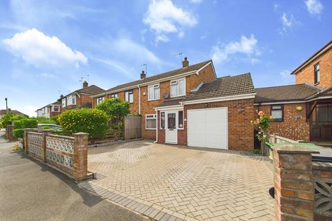 Harrington Road, Worcester... 3 bed semi