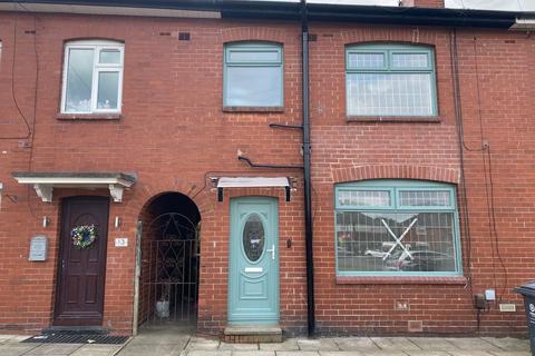 14 Maple Close, Shaw, Oldham, OL2 7LG 3 bed townhouse for sale