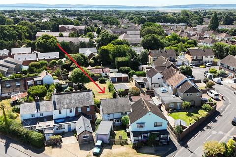 Wainsford Road, Pennington... 3 bed semi