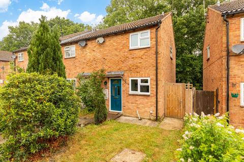 Estcots Drive, East Grinstead RH19 2 bed end of terrace house for sale