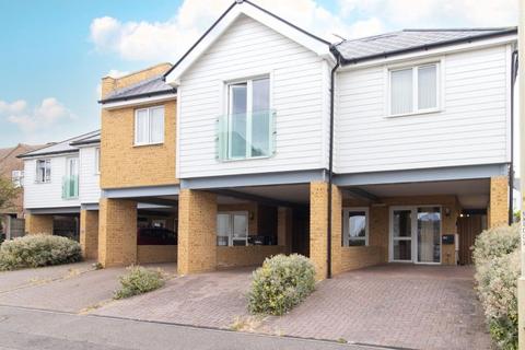 Station Road, Whitstable, Kent, CT5 2 bed terraced house for sale