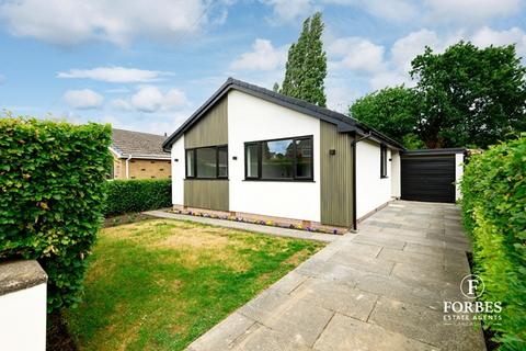 West Paddock, Leyland PR25 3 bed bungalow for sale