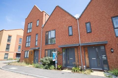 Phoenix Road, Bordon GU35 3 bed terraced house for sale