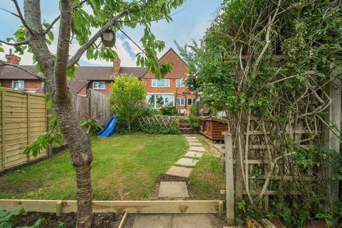 Chatsworth Avenue, Haslemere, Surrey... 2 bed maisonette for sale