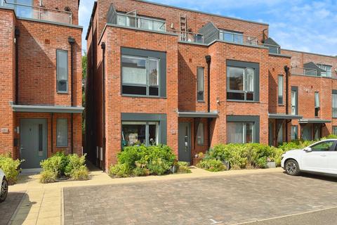 Bempton Drive, Didsbury, Manchester, M20 5 bed semi