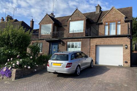 London Road, Hythe, Kent 3 bed detached house for sale