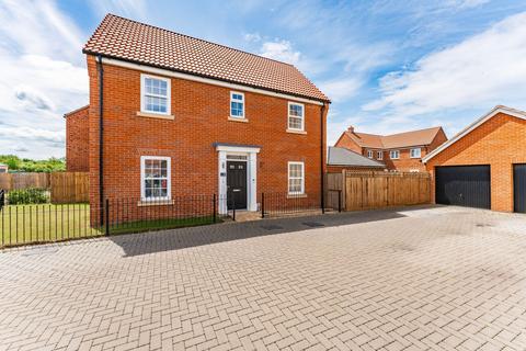 Ferrers Gardens, Wymondham 3 bed detached house for sale
