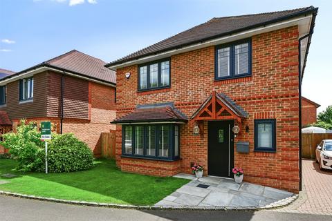 Townsend Close, Guildford GU12 4 bed detached house for sale