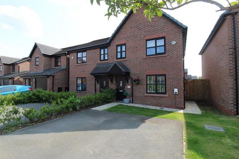 Lancashire Way, Horwich, Bolton 3 bed semi