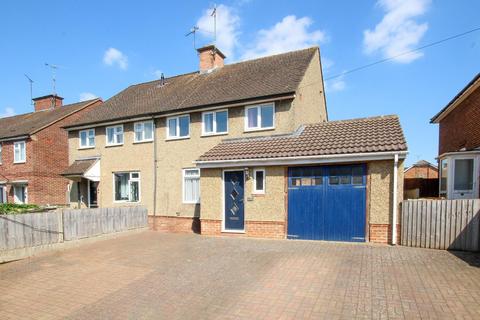 Garden Hedge, Leighton Buzzard 4 bed semi