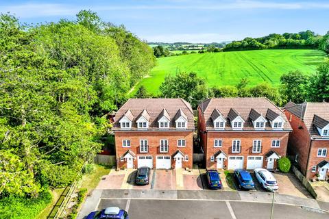Kings View, Alton GU34 5 bed semi