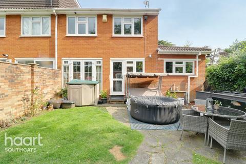 Regina Close, Barnet 4 bed semi
