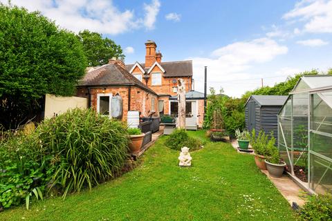 Hindlip, Worcester, Worcestershire 3 bed semi