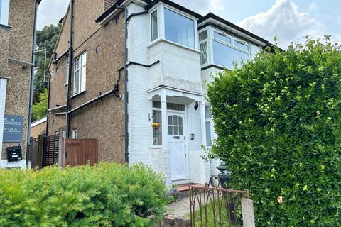 Great North Way, London, NW4 3 bed ground floor flat for sale