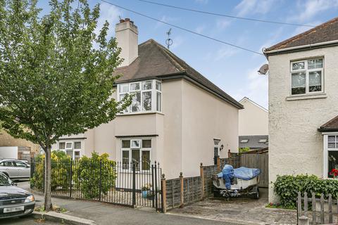 Lenelby Road, Surbiton, KT6 2 bed maisonette for sale