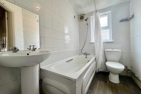 Sheringham Avenue, London 3 bed apartment for sale