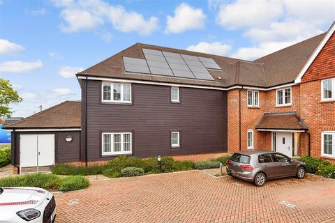 Lorimer Avenue, Cranleigh, Surrey 2 bed ground floor flat for sale