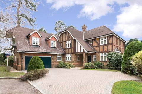 Wellington Place, Cobham, Surrey, KT11 5 bed detached house for sale