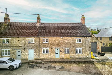 High Street, Kettering NN14 3 bed cottage for sale