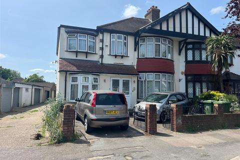 Sandhurst Drive, Ilford 4 bed house for sale