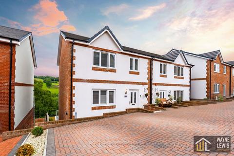 Gelynos Avenue, Blackwood, NP12 0AT 3 bed semi