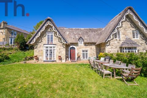 Marlborough Road, Ventnor PO38 3 bed semi