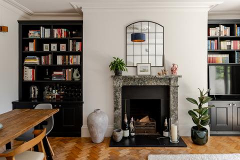 Camberwell Grove, London SE5 2 bed flat for sale