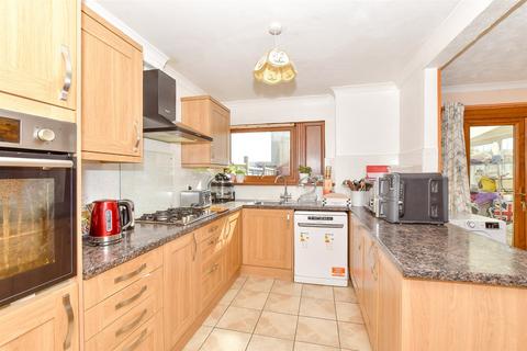Elspring Mead, Littlehampton BN17 3 bed terraced house for sale