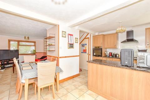 Elspring Mead, Littlehampton BN17 3 bed terraced house for sale
