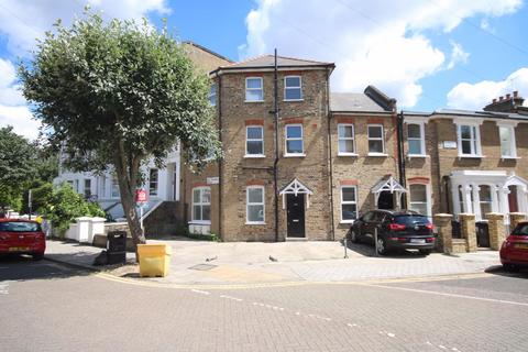 St. Thomas's Road, London 2 bed flat for sale