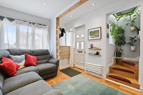 Tadworth Road, London, NW2 2 bed maisonette for sale