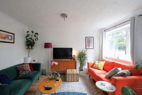 Sunnywood Drive, Haywards Heath RH16 2 bed maisonette for sale