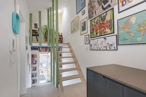 Warwick Avenue, Little Venice 1 bed apartment for sale