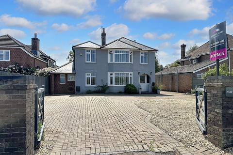 Blackfield Road, Fawley, SO45 5 bed detached house for sale