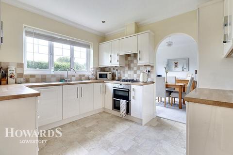 Rodber Way, Lowestoft 3 bed detached bungalow for sale