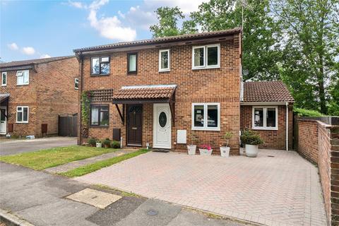 Puttocks Close, Haslemere, GU27 3 bed semi