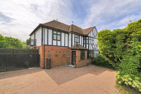 Badsell Road, Five Oak Green, TN12 6QU 4 bed semi