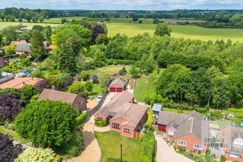 The Green, Norwich NR14 4 bed detached bungalow for sale