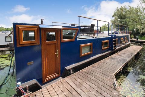 Priory Marina Barkers Lane, Bedford MK41 2 bed houseboat for sale