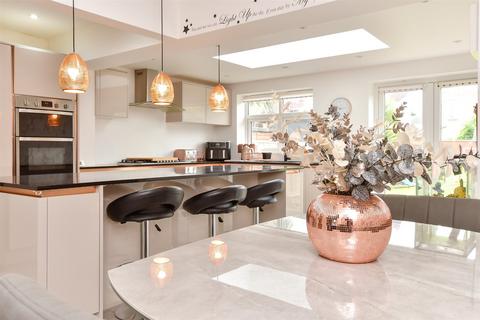 Chancton Close, Worthing BN11 4 bed end of terrace house for sale
