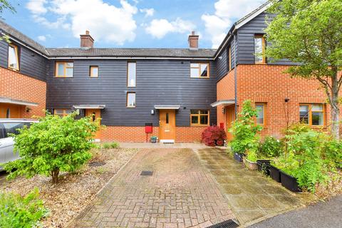 5 Whitmore Way, Horley RH6 2 bed apartment for sale