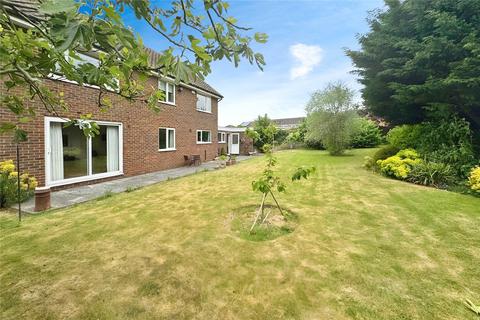 Bramley Avenue, Kent ME13 4 bed detached house for sale