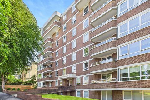 Eaton Gardens, Hove, BN3 3UA 2 bed flat for sale