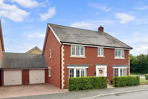 Ampthill Way, Faringdon, SN7 5 bed detached house for sale
