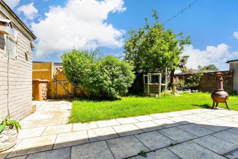 Thornton Place, Horley RH6 4 bed semi