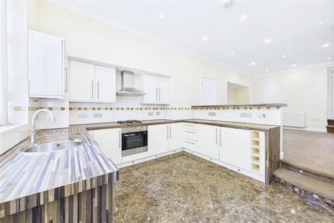 Immediate to Clevedon Town Centre 1 bed flat for sale