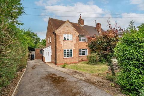 St. Johns Piece, Oakley, Basingstoke... 3 bed semi