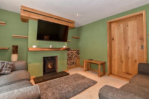 Windmill Hill, Sevenoaks TN15 2 bed semi
