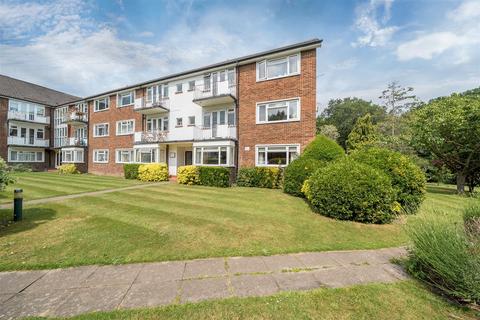Lovelace Gardens, Surbiton 2 bed apartment for sale