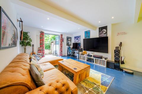 Camden Road, London, N7 1 bed flat for sale